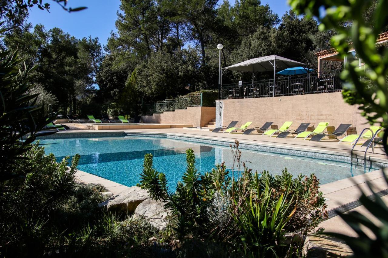 Les Arbousiers Village Hotel Provencal La Roquebrussanne Esterno foto