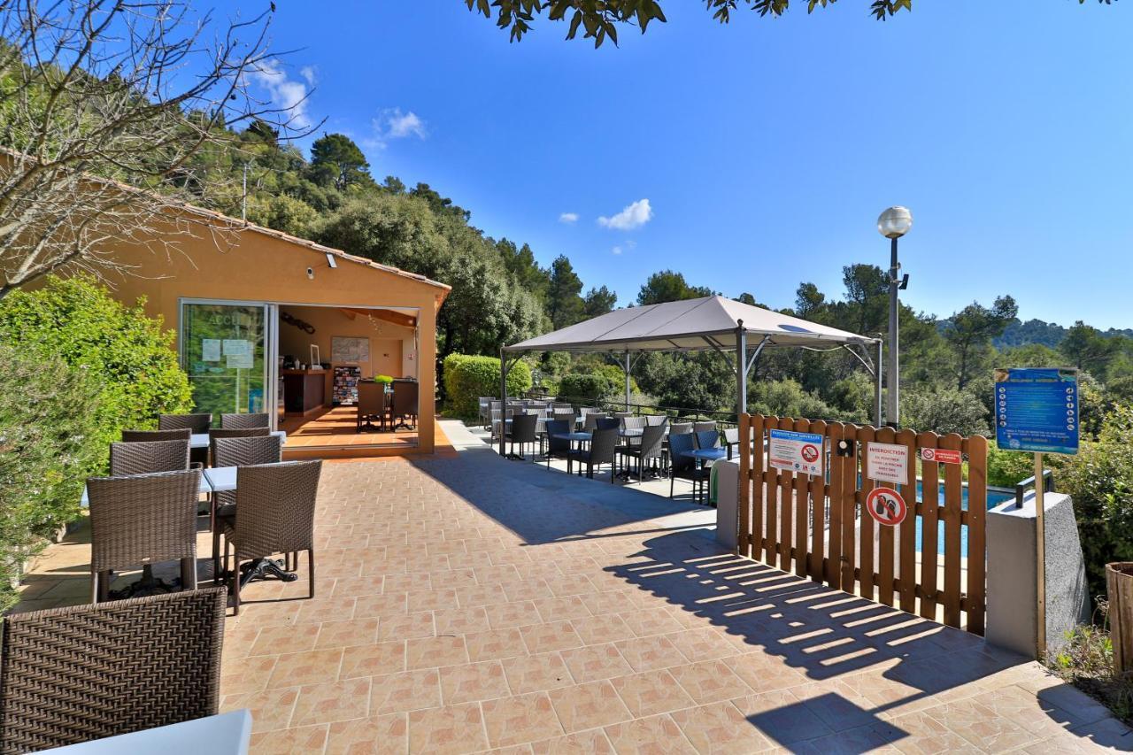 Les Arbousiers Village Hotel Provencal La Roquebrussanne Esterno foto