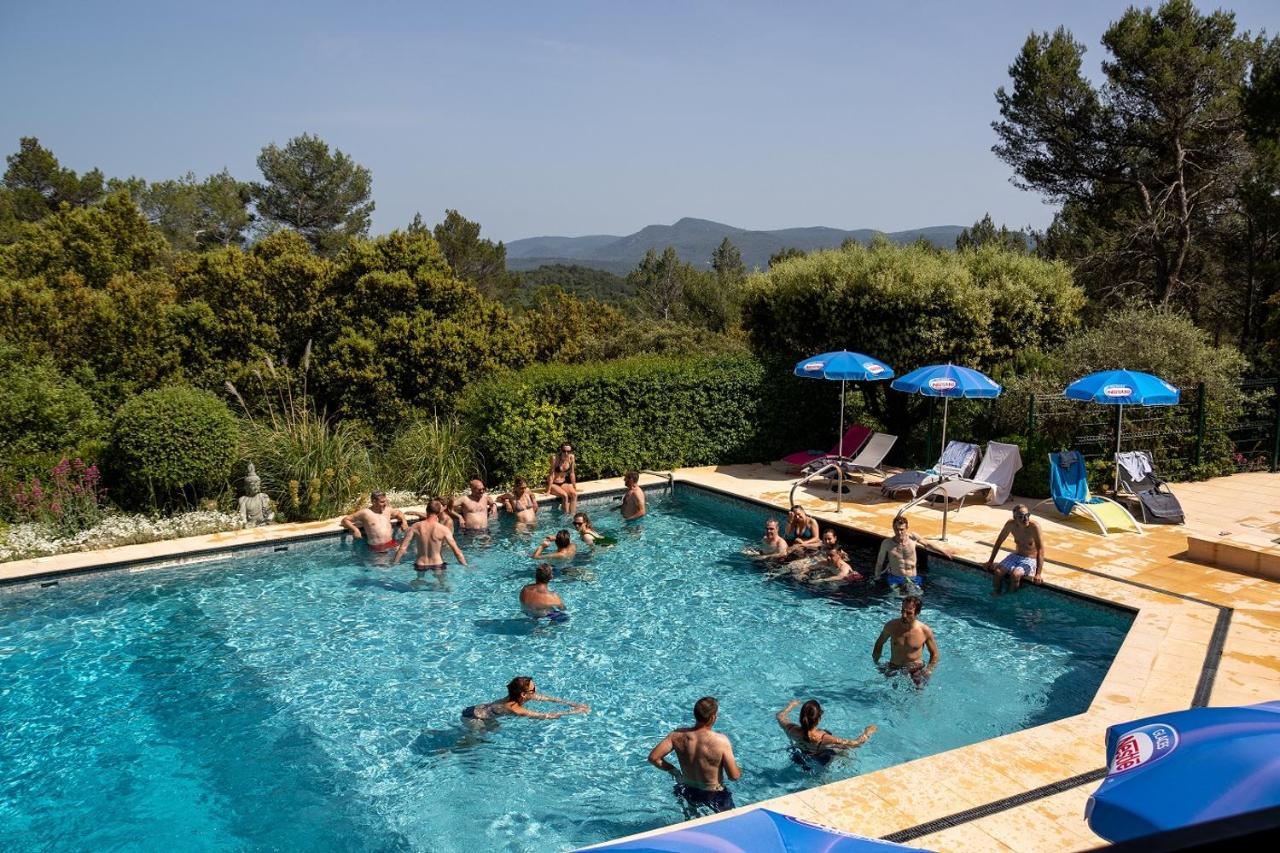 Les Arbousiers Village Hotel Provencal La Roquebrussanne Esterno foto