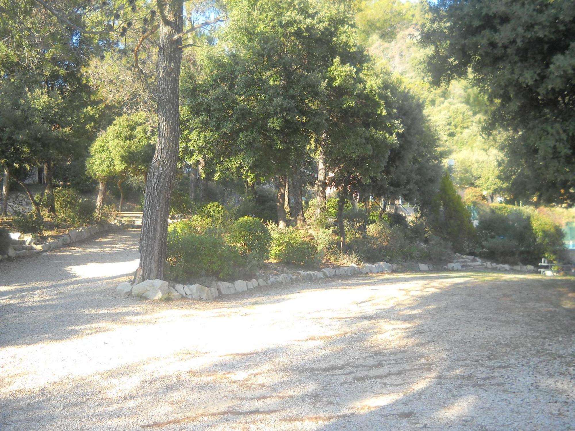 Les Arbousiers Village Hotel Provencal La Roquebrussanne Esterno foto