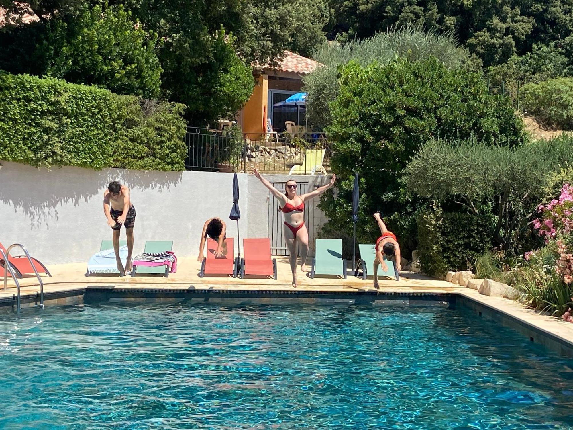 Les Arbousiers Village Hotel Provencal La Roquebrussanne Esterno foto