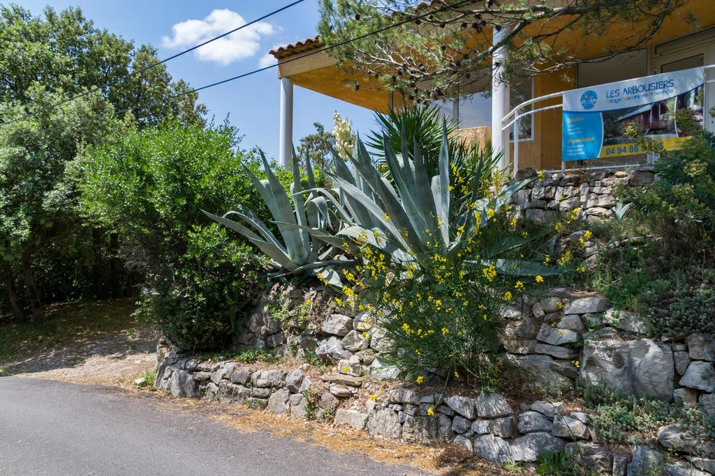Les Arbousiers Village Hotel Provencal La Roquebrussanne Esterno foto
